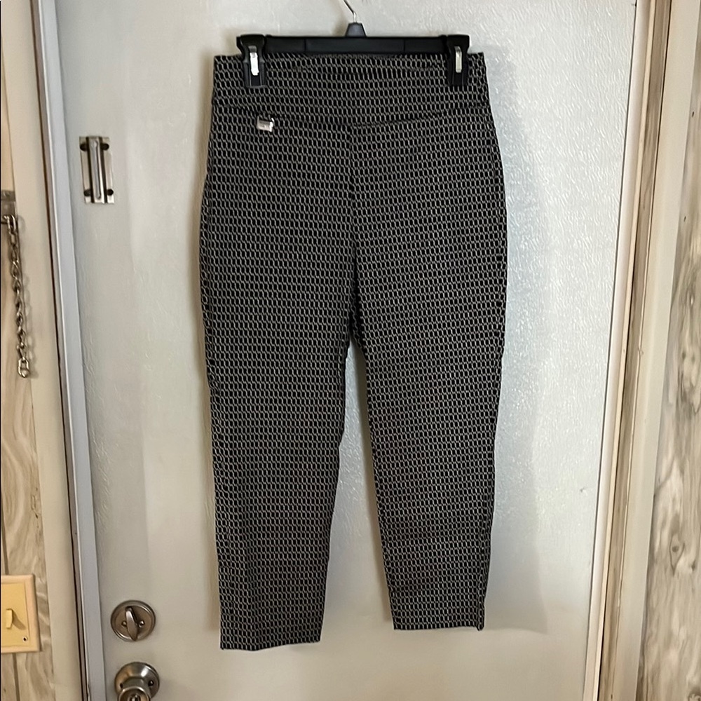 Women’s stretch pull on pant Size Small